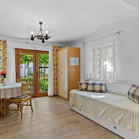 Petrinic - S By Guide Pula