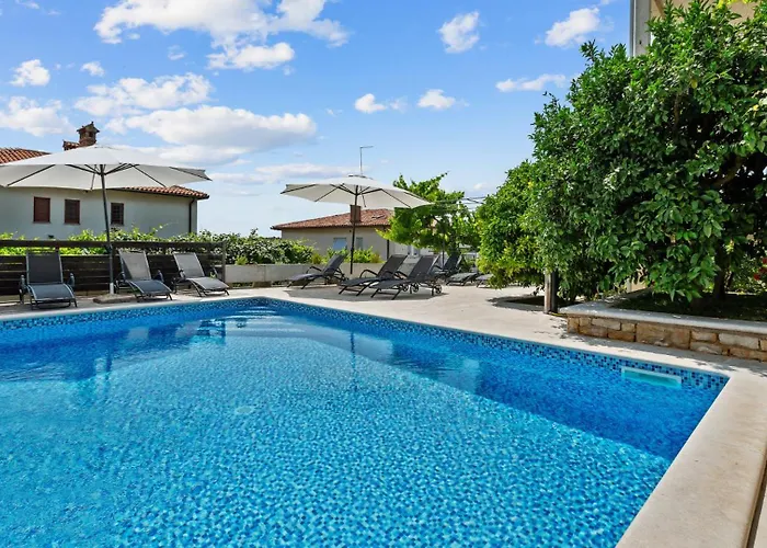 Petrinic - S By Guide Pula