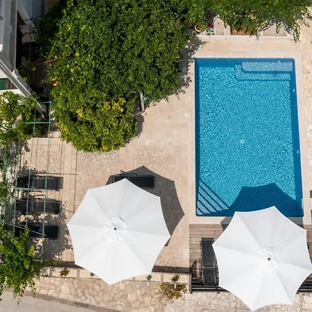 Petrinic - S By Guide Pula