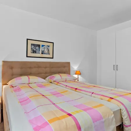 Petrinic - S By Guide Pula